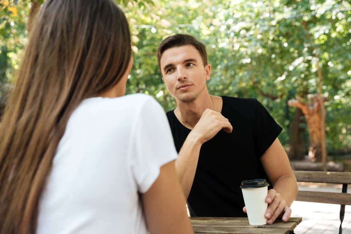 Γιατί ενώ φαίνεται να του αρέσεις, δεν κάνει κίνηση;