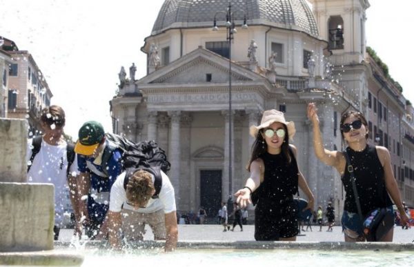 Ondata di caldo: il calderone bollente dell’Italia – La temperatura a Roma è di 42 gradi Celsius