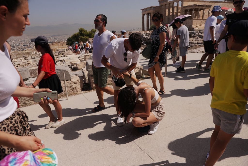 Καύσωνας: Πώς οι ακραίες θερμοκρασίες επηρεάζουν την υγεία