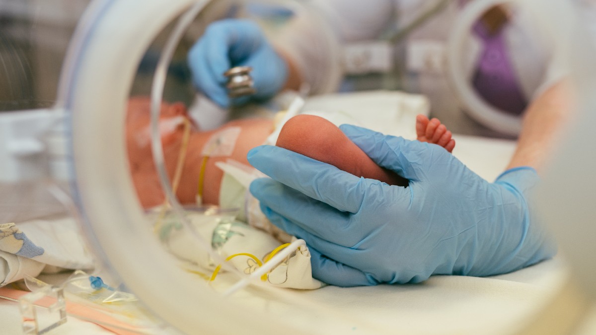 Meningite virale: i campanelli d’allarme dell’ECDC per i neonati