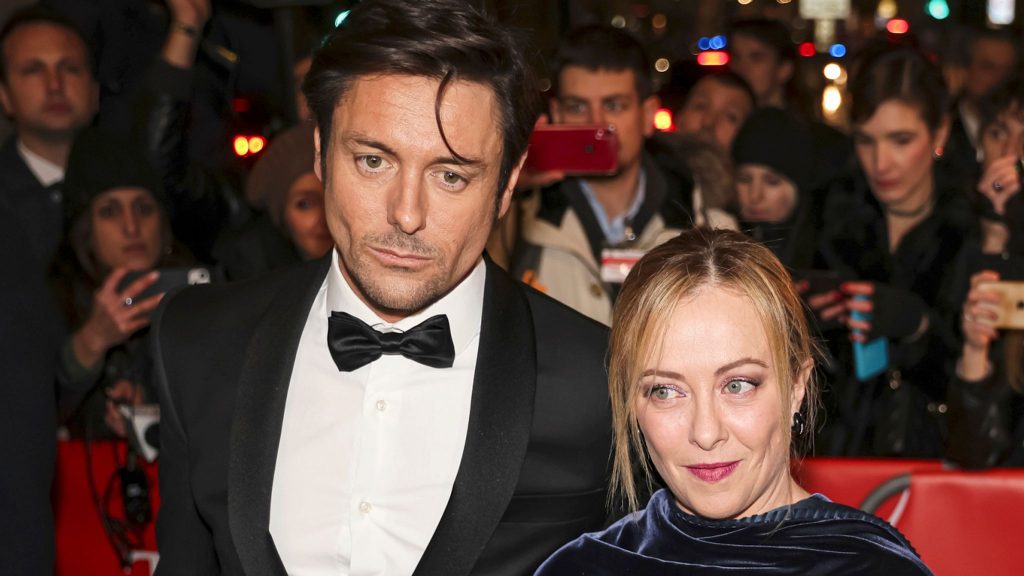 Αντρέα Τζιαμπρούνο: Χάνει την εκπομπή του ο πρώην σύζυγος της Μελόνι