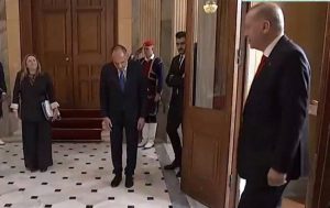 Η απάντηση Γεραπετρίτη στα περί «υπόκλισης» στον Ερντογάν