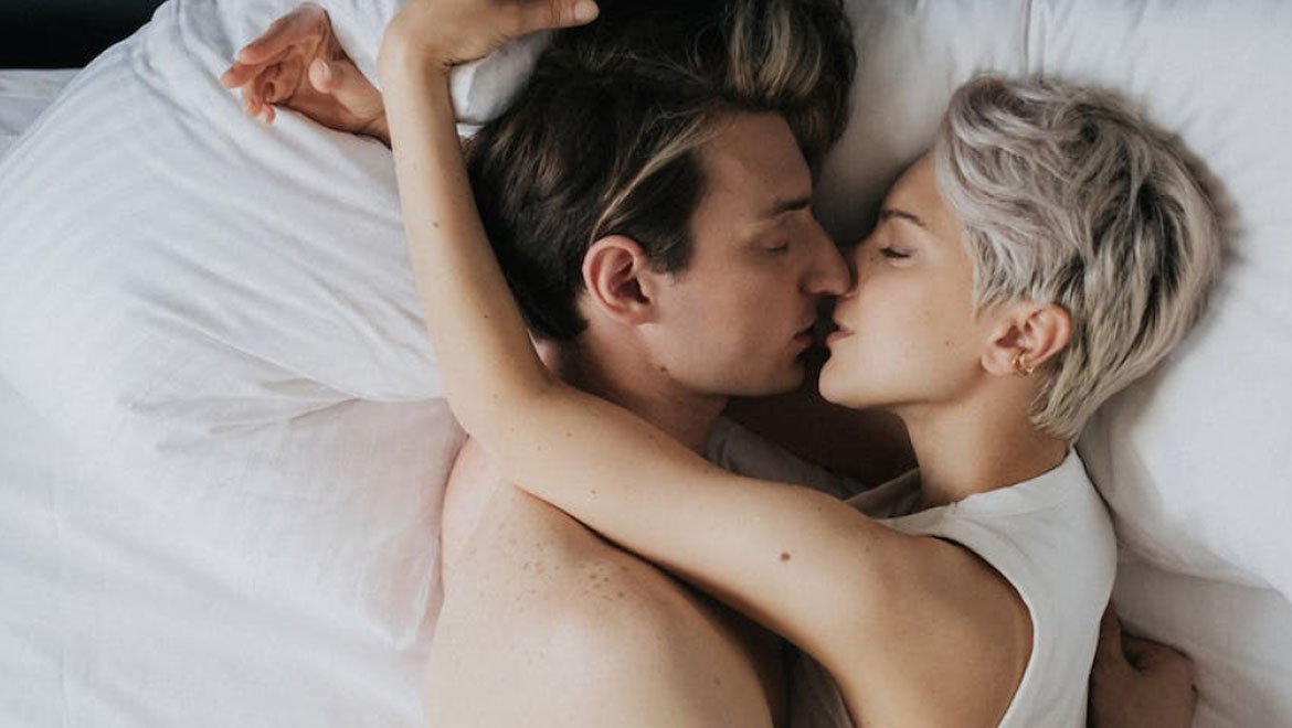 Τα τρία μέρη που εξιτάρουν μια γυναίκα στην ερωτική επαφή