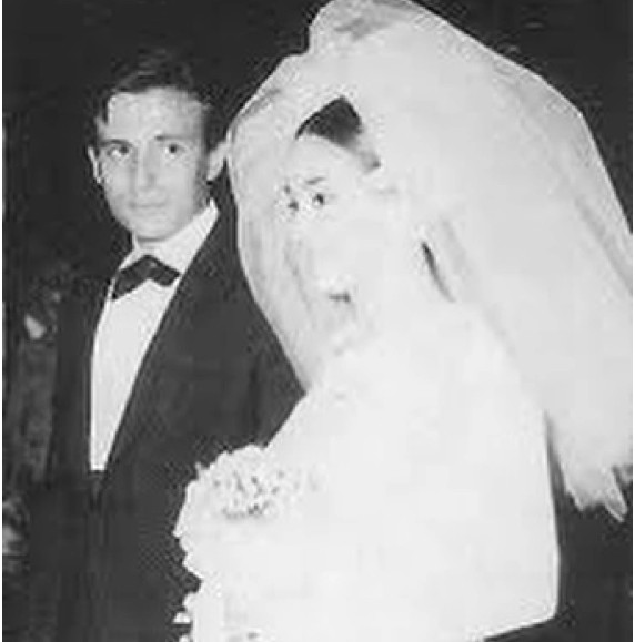 Αγγελική Μπαρούτσου: Πέθανε η σύζυγός του ηθοποιού, Κώστα Καρρά