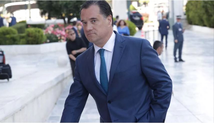Μίνι ανασχηματισμός μέχρι αύριο: Χρυσοχοΐδης στη θέση του Οικονόμου, ο Γεωργιάδης στο Υγείας