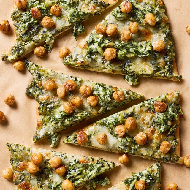 Απολαυστικό flatbread με σπανάκι, τυριά και ρεβίθι