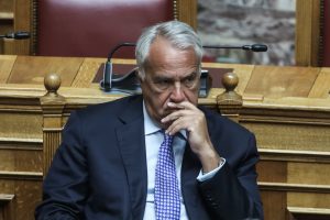 Μάκης Βορίδης: Απέχει από την ψηφοφορία για τα ομόφυλα ζευγάρια και… παραμένει
