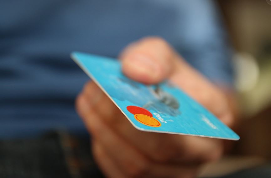 Πλαστικό χρήμα: Οι κάρτες «γέμισαν» τα δημόσια ταμεία με επιπλέον έσοδα 660 εκατ. ευρώ