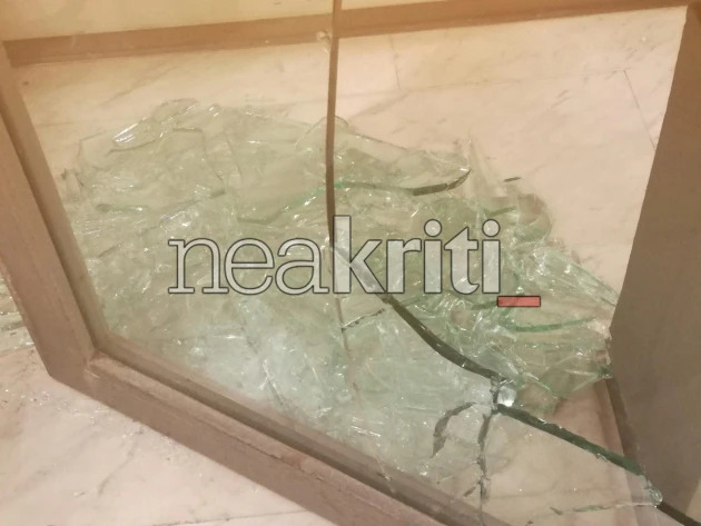 «Γυαλιά καρφιά» η είσοδος του Ειρηνοδικείου στο Ηράκλειο Κρήτης