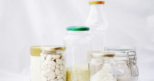 Τα μοναδικά δέκα υλικά που πρέπει να μη λείπουν ποτέ από την κουζίνα μας