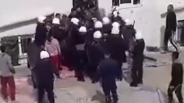 Επεισόδια στο ΚΥΤ Κορίνθου με μετανάστες - Επενέβησαν τα ΜΑΤ