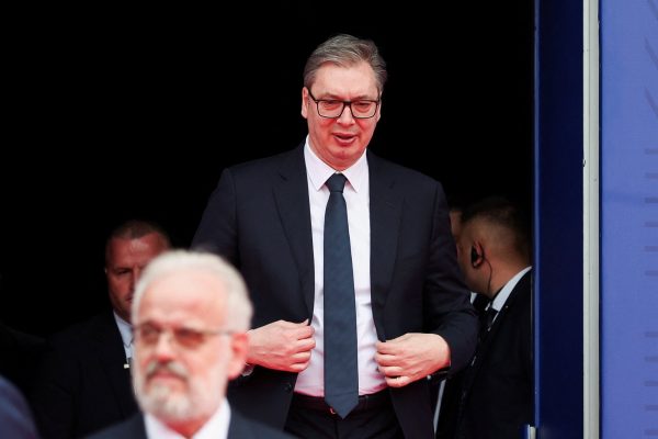 Σερβία: Ο πρόεδρος Βούτσιτς προετοιμάζει τους πολίτες για σύγκρουση