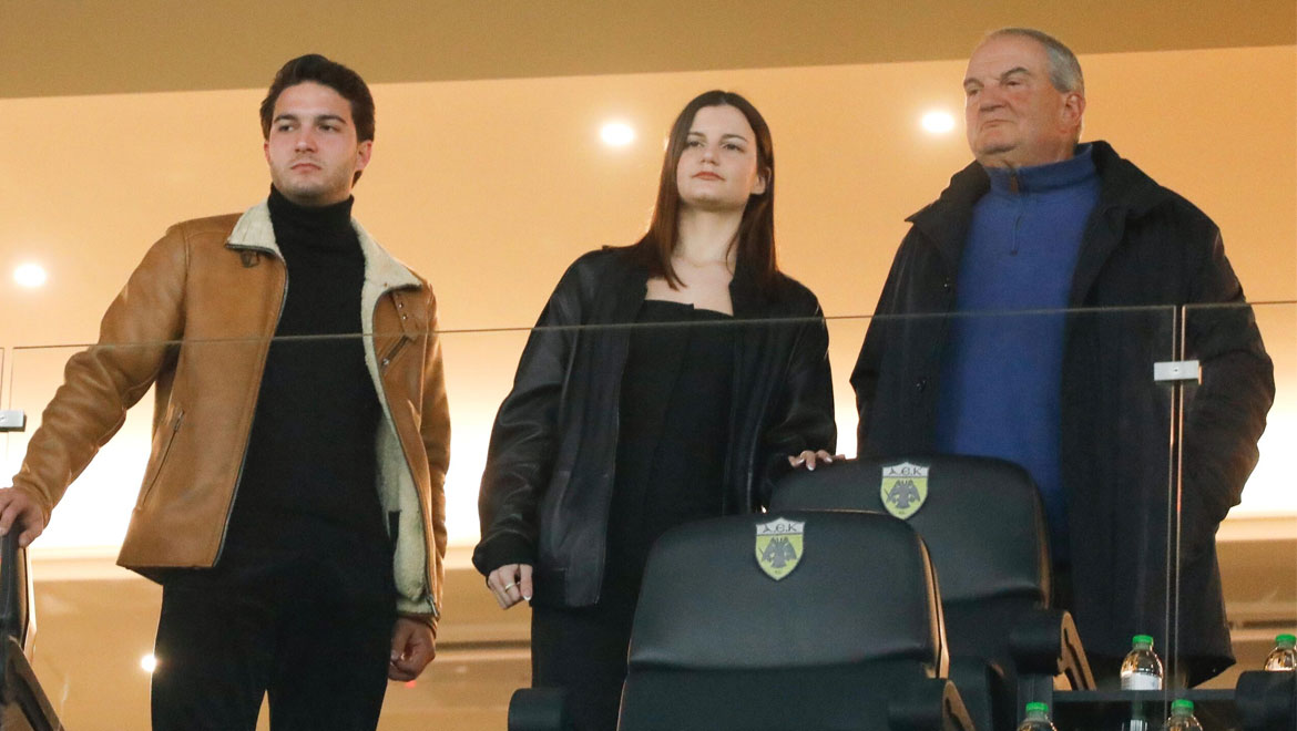 Αλέξανδρος Καραμανλής: Ο γιος του Κώστα Καραμανλή έπιασε το μικρόφωνο και τραγούδησε Στράτο Διονυσίου