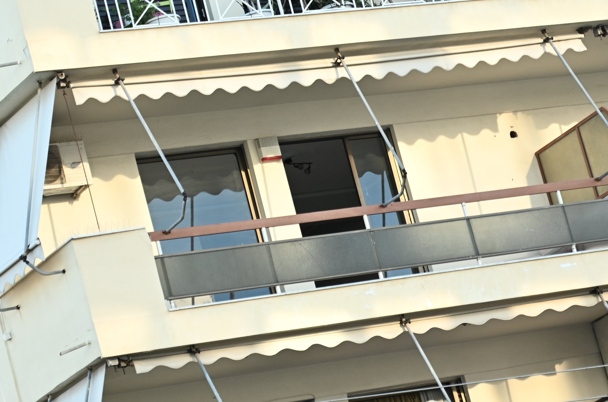 Γλυφάδα: «Θα την σκοτώσει» φώναζαν οι γείτονες για τον 27χρονο - Το τροχαίο και οι σακούλες με ναρκωτικά