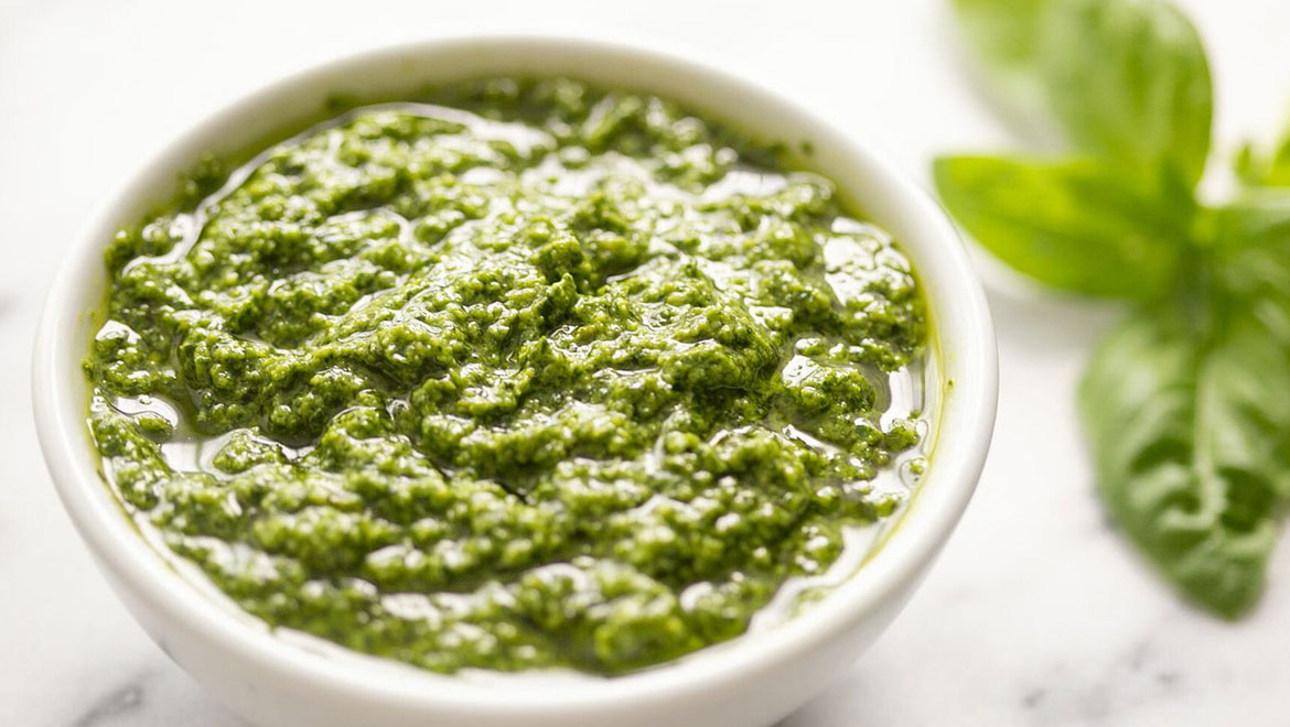 Πώς να φτιάξετε το δικό σας πέστο βασιλικού σε 15 λεπτά