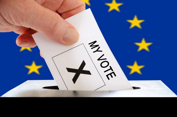 Ευρωεκλογές: Την «αστάθεια» έβγαλε η κυβέρνηση από το «συρτάρι» – «Εκβιάζει» τους ψηφοφόρους, λένε τα κόμματα