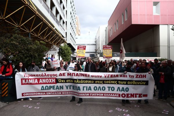 ΠΑΣΟΚ: Υποψήφιος ευρωβουλευτής ΝΔ ξηλώνει τη «μεταρρύθμιση» Γεωργιάδη για τα απογευματινά χειρουργεία