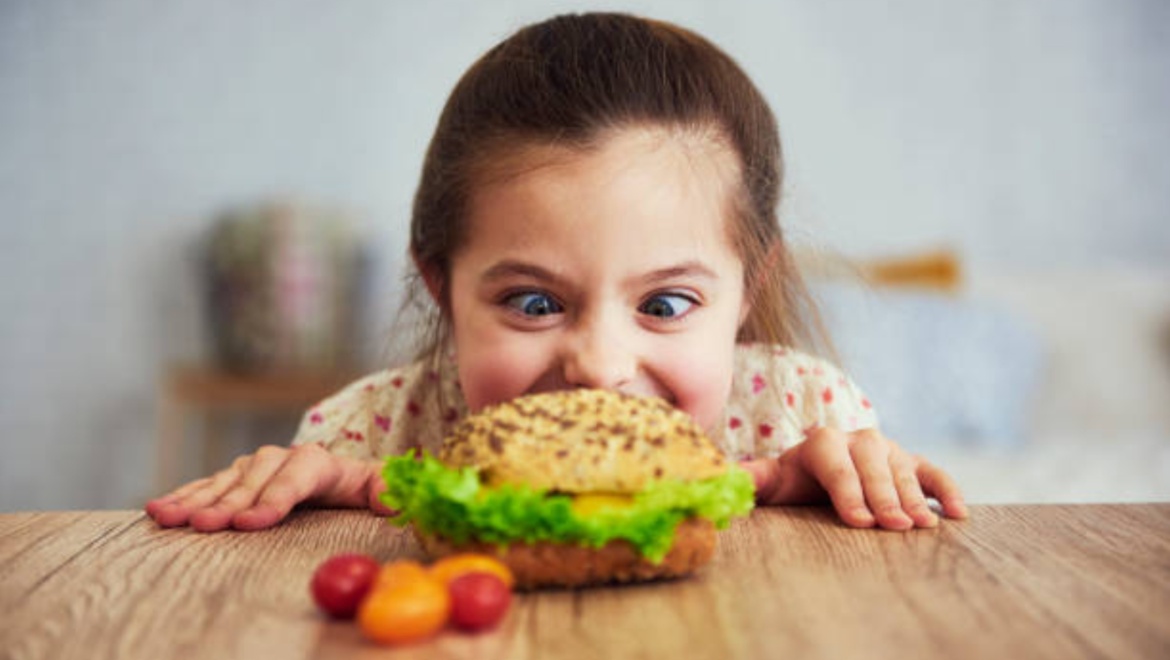To fast food μειώνει τις σχολικές επιδόσεις των παιδιών