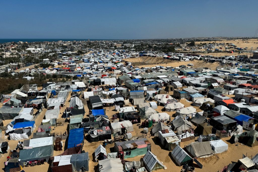 Γάζα: Η πείνα «θερίζει» στην κατεστραμμένη Λωρίδα - Το Ισραήλ λέει ότι πέρασαν 276 φορτηγά με βοήθεια