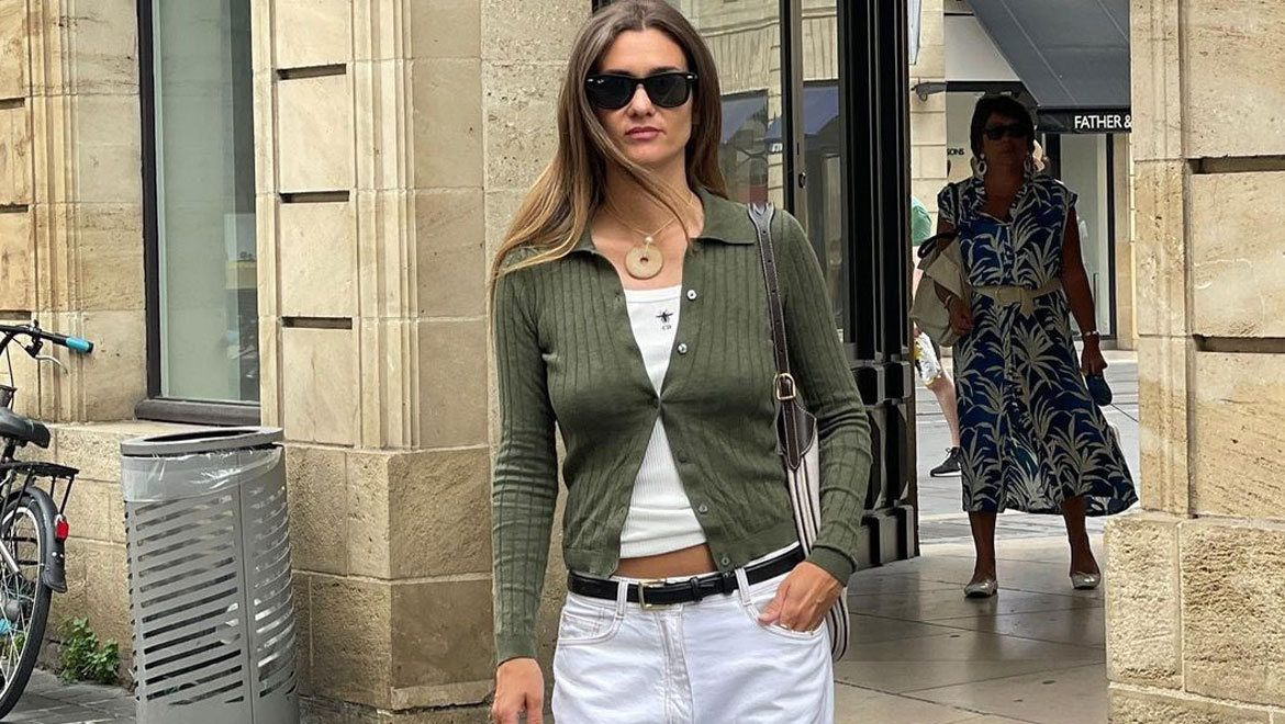 5 stylish combos για να φορέσετε το λευκό τζιν και να κλέψετε τις εντυπώσεις