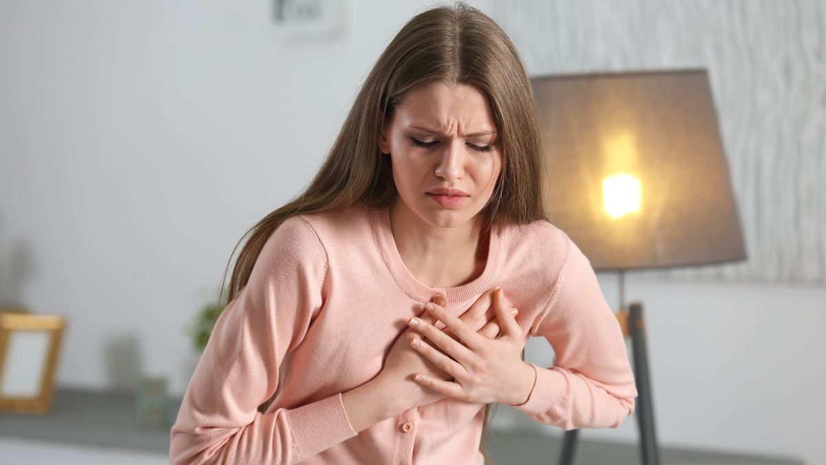 Πόνος στο στήθος: Δεν σημαίνει πάντα έμφραγμα - Τι μπορεί να κρύβει