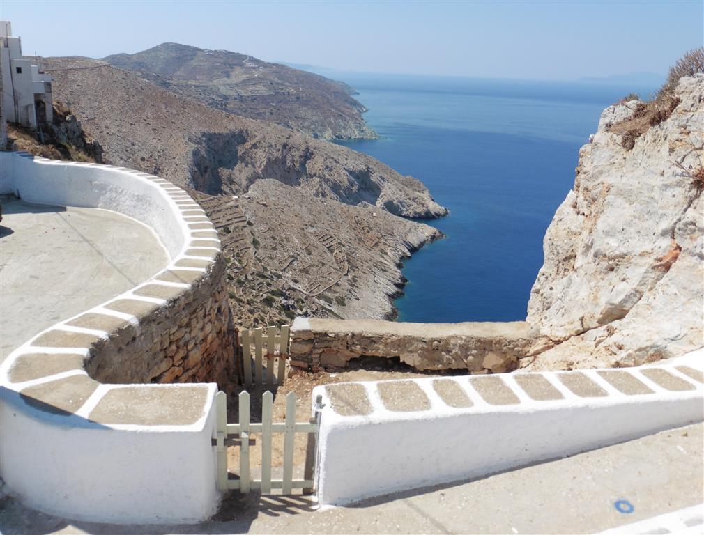 Οι 12 τουριστικές παγίδες που πρέπει να αποφύγετε στα ελληνικά νησιά