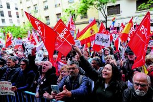 «Πέδρο μη φεύγεις.Είμαστε μαζί σου!»