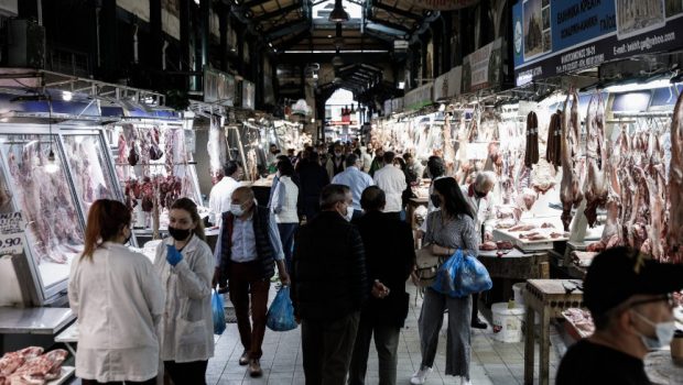 Πάσχα: Πού θα κυμανθούν οι τιμές για αρνί και κατσίκι - Τι λένε κτηνοτρόφοι, κρεοπώλες και καταναλωτές