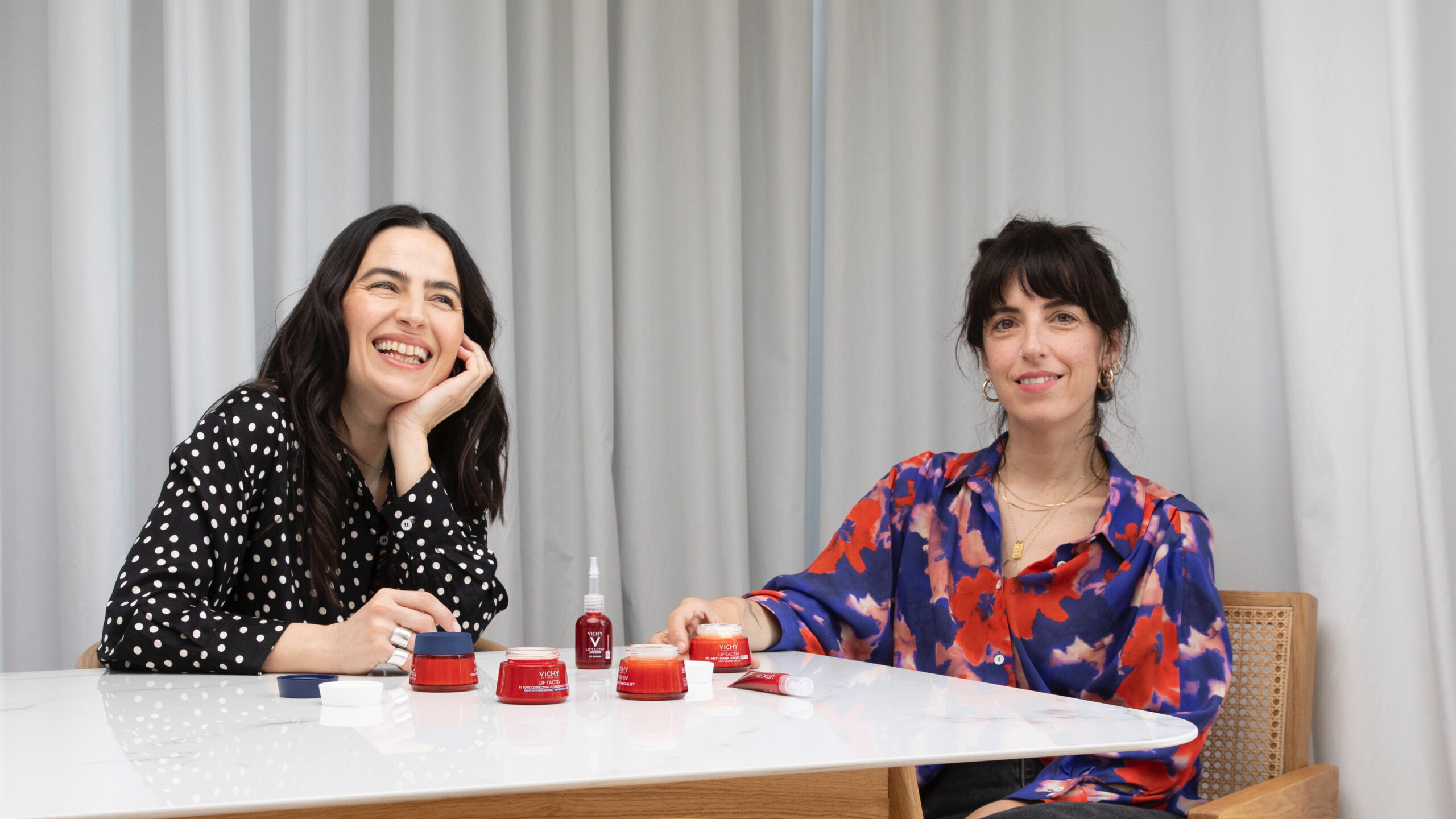 Δύο beauty editors δοκίμασαν και προτείνουν δύο αποτελεσματικά ολοκληρωμένα πρωτόκολλα ομορφιάς