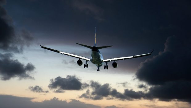 Χαμός σε πτήση - Αναγκαστική προσγείωση στο Ηράκλειο επειδή ζευγάρι τσακωνόταν με τους επιβάτες