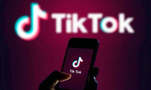 TikTok: Φλερτάρει και η Ευρώπη με την απαγόρευσή του