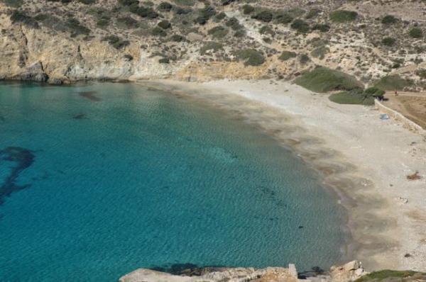 Guardian: Αυτό το ελληνικό νησί εξυμνεί για τις παραλίες του - Εκτενές αφιέρωμα