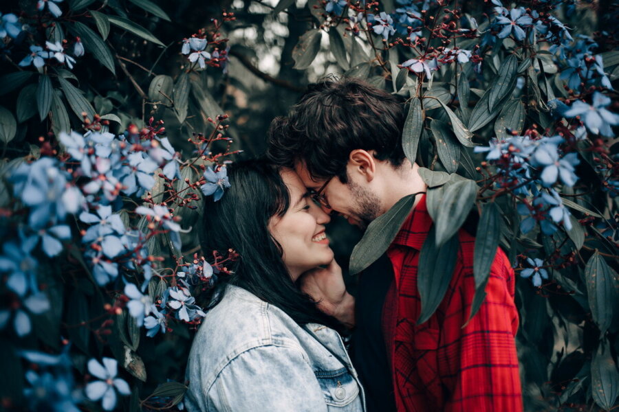 Τι σημαίνει όταν ένας άντρας σε φιλάει στο πρώτο ραντεβού;