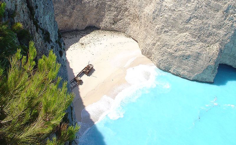 Κλειστή και φέτος για το κοινό η διάσημη παραλία «Ναυάγιο» στη Ζάκυνθο – News.gr