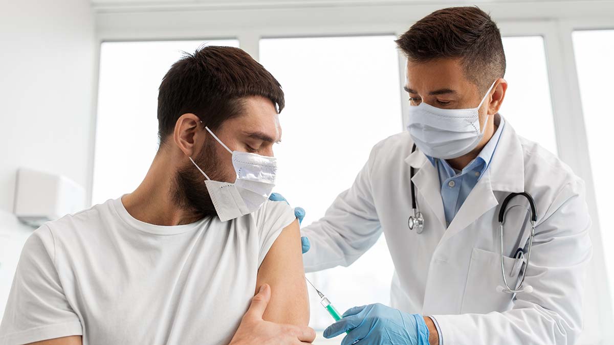 Γκίκας Μαγιορκίνης και Θεόδωρος Λύτρας για την απόσυρση του εμβολίου της AstraZeneca: Όσοι το έκαναν δεν έχουν να φοβούνται σήμερα για την παρενέργεια
