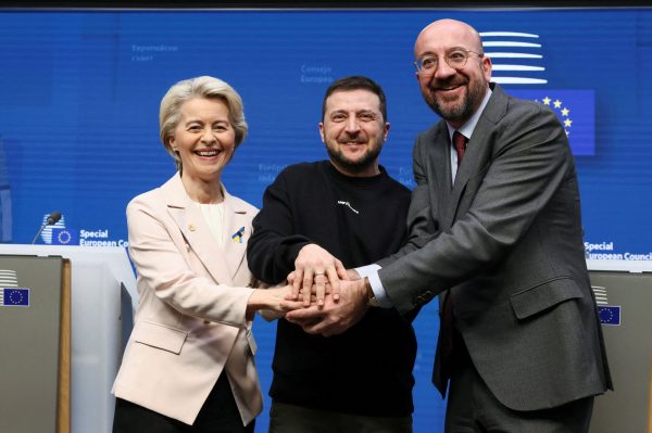 Ουκρανία: Ο Ζελένσκι ανακοίνωσε ενταξιακές συνομιλίες με την ΕΕ τον Ιούνιο - Παράταση γενικής επιστράτευσης