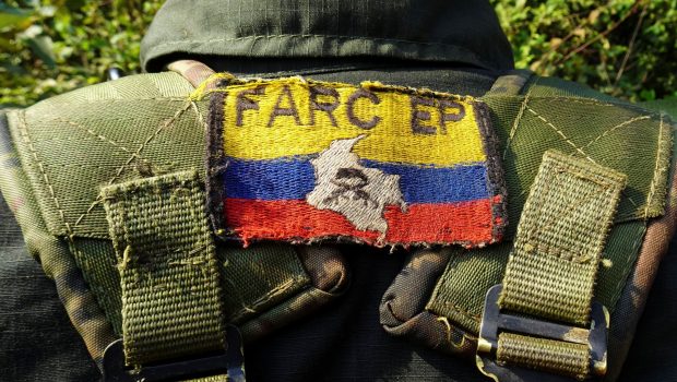 Κολομβία: Επανεμφάνιση ηγετικού στελέχους των πρώην FARC - To μήνυμα στήριξης στον Γουστάβο Πέτρο