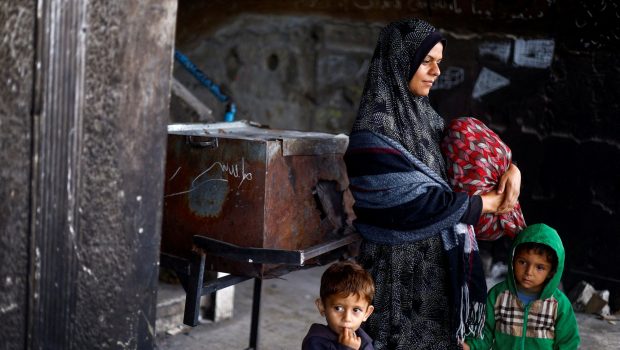 Γάζα: Παλαιστίνιες μητέρες υποφέρουν από τραυματισμούς και παλεύουν με τον πόνο της απώλειας των παιδιών τους
