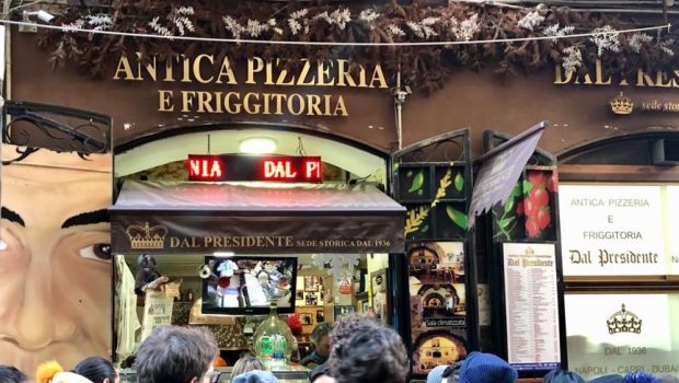 Ιταλία: Η αστυνομία κατάσχεσε διάσημη πιτσαρία της Νάπολη - Ο ιδρυτής της είχε φτιάξει πίτσα στον Μπιλ Κλίντον