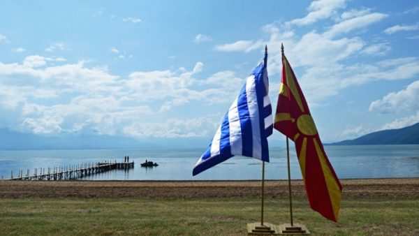 Πρέσπες: Σε δύο βάρκες η ΝΔ για το Μακεδονικό, κλείνοντας το μάτι στην ακροδεξιά