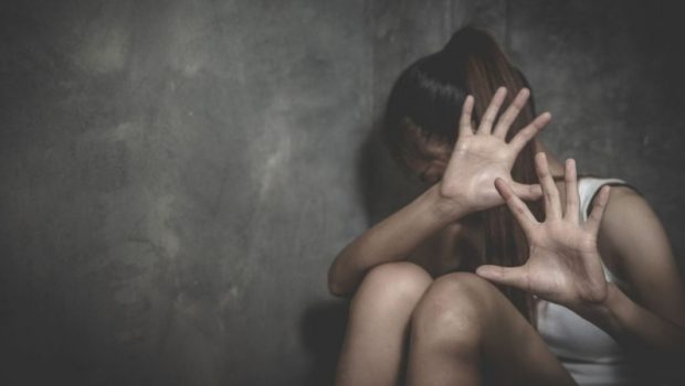 Θεσσαλονίκη: Καταγγελία σοκ 36χρονης για βιασμό και ξυλοδαρμό από τον εν διαστάσει σύζυγό της
