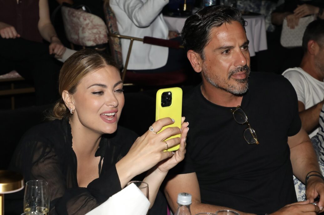 Δέσποινα Καμπούρη: Σπάνια δημόσια εμφάνιση μαζί με τον σύζυγό της Βαγγέλη Ταρασιάδη