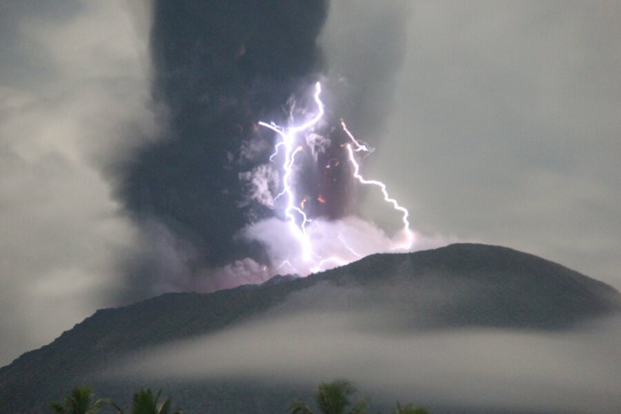 Ινδονησία: Εξερράγη το ηφαίστειο Ίμπου - Απομακρύνθηκαν οι κάτοικοι επτά χωριών