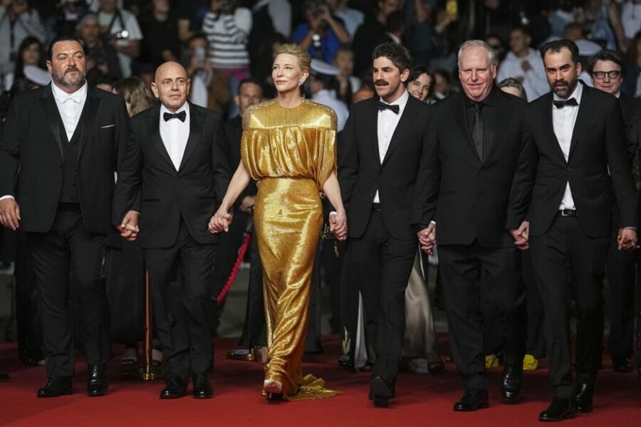 Cate Blanchett: Η elegant εμφάνιση στις Κάννες με ολόχρυσο φόρεμα του οίκου Louis Vuitton