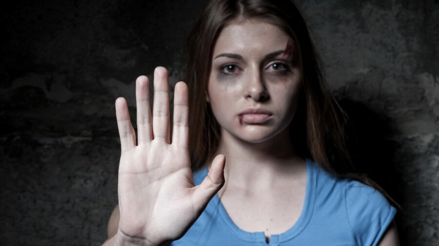 Χρυσοχοΐδης: Αυξάνονται σε 63 τα γραφεία ενδοοικογενειακής βίας - Κάθε βράδυ συλλαμβάνονται 50 βίαιοι άνδρες