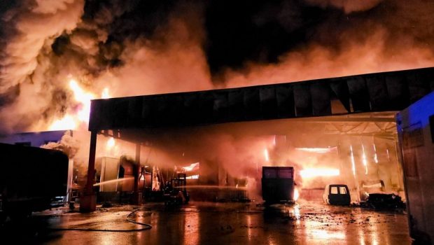 Λαμία: Νέα στοιχεία για την φωτιά στο εργοστάσιο - Ο αυτόπτης μάρτυρας και οι κάμερες ασφαλείας