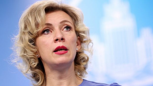 Ρωσία: Η Μαρία Ζαχάροβα έπιασε κουβέντα με...τ' αηδόνια της Μόσχας