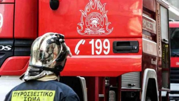 Φωτιά σε αποθηκευτικό χώρο κάβας στη Μάνδρα