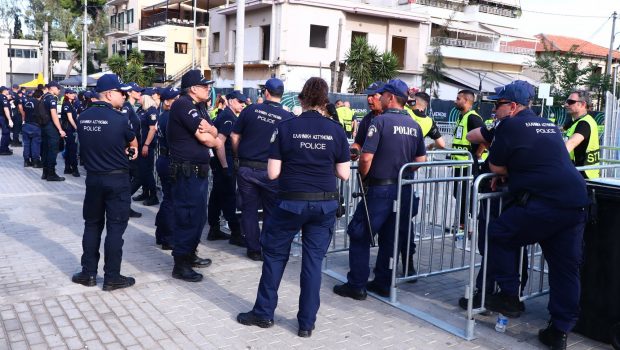 Σύλληψη άνδρα με μαχαίρι στη Νέα Φιλαδέλφεια