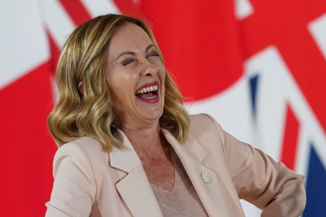 G7: Η χαμογελαστή Μελόνι και η παρέλαση των «στοιχειωμένων», που μετράνε μέρες στην εξουσία